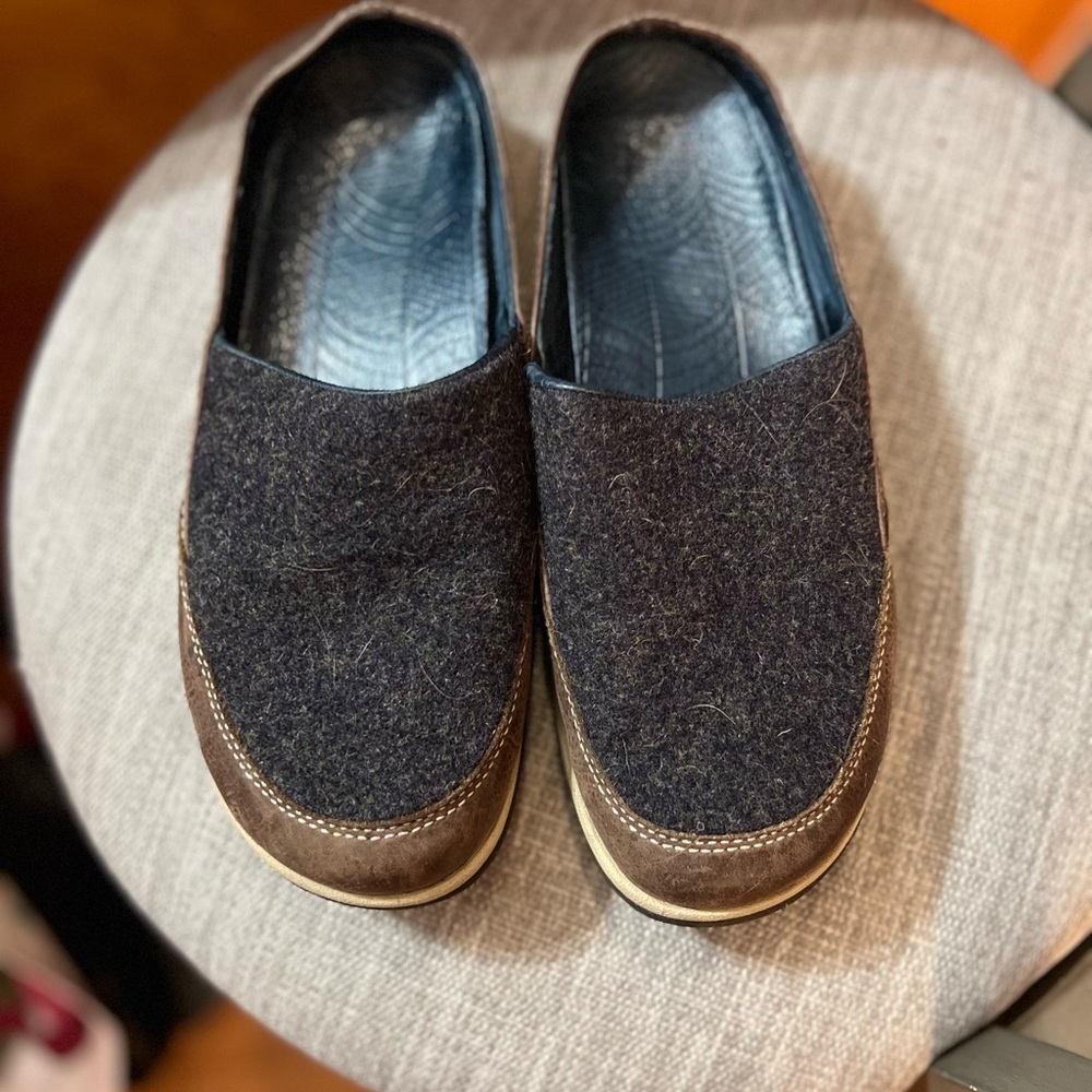 Women’s wool Chaco winter slides in Navy and Brown